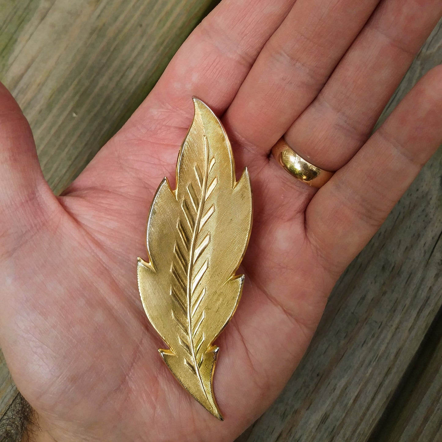 Matte Goldtone Leaf Vintage Brooch