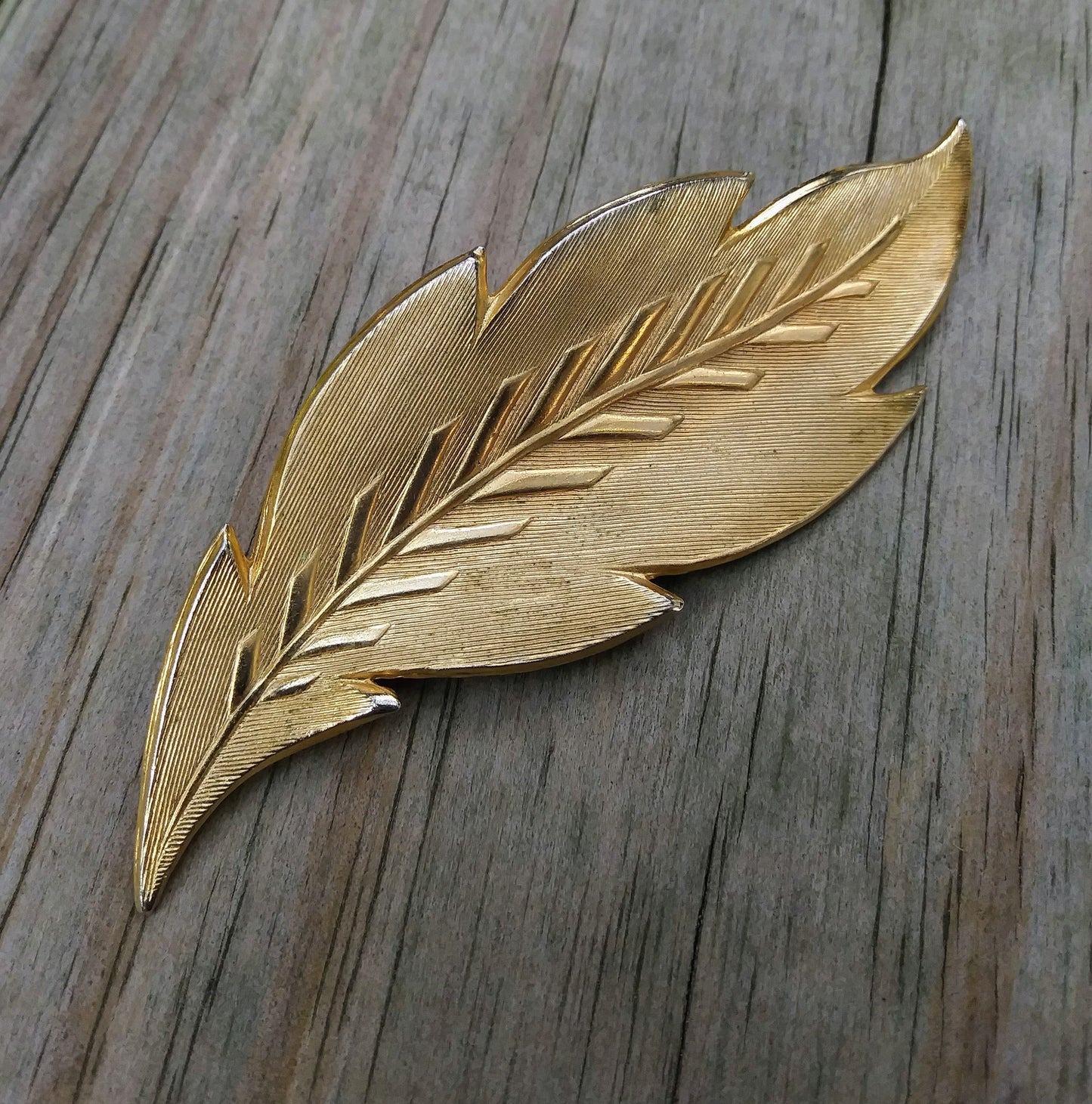 Matte Goldtone Leaf Vintage Brooch