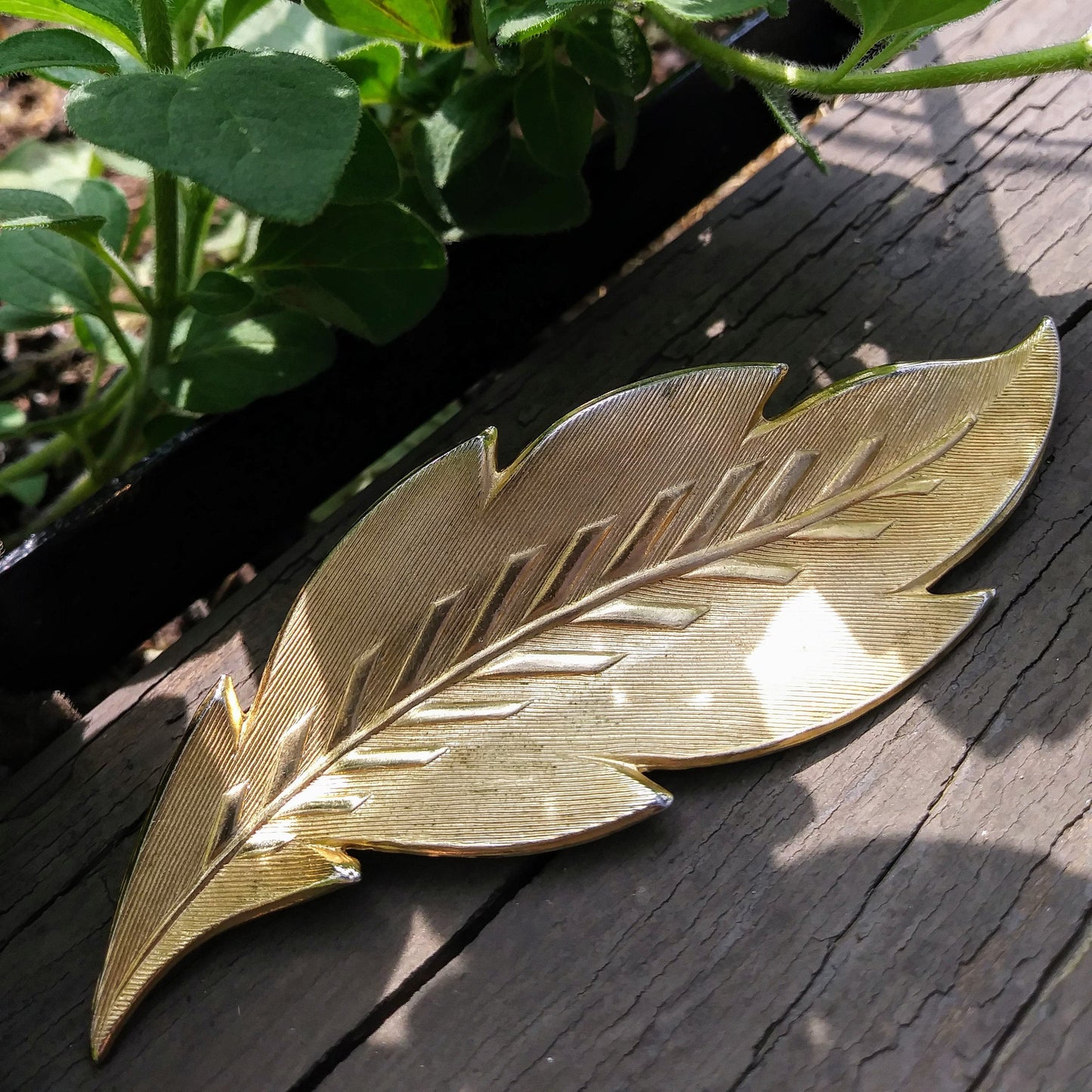 Matte Goldtone Leaf Vintage Brooch